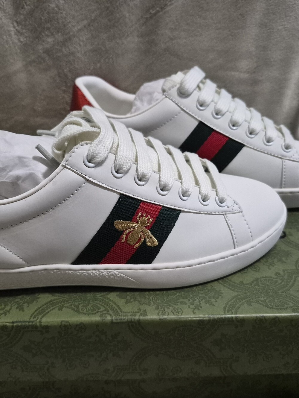 Gucci White Adult/teenager Sneakers with Red & Green Stripe and Gold Bee